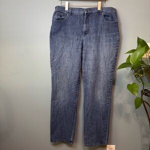 ✨3/$20✨ Gloria Vanderbilt Amanda Jeans  Straight Leg. Women's Size 16